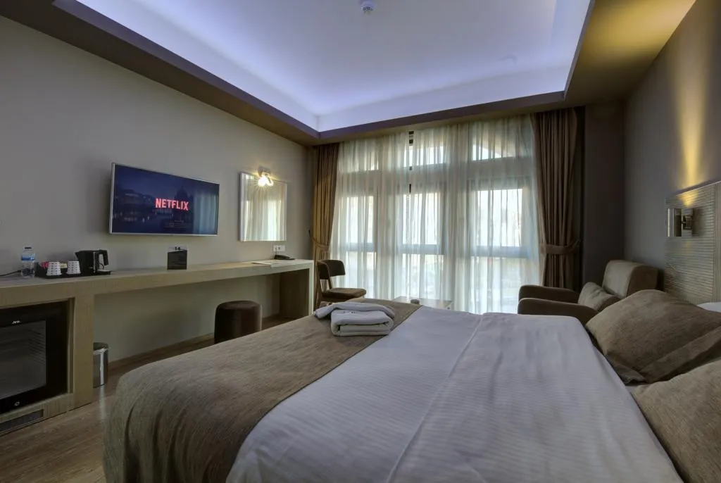 JUNIOR DELUXE ROOM