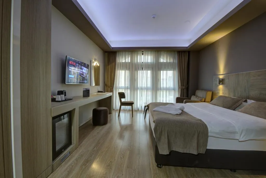 JUNIOR DELUXE ROOM