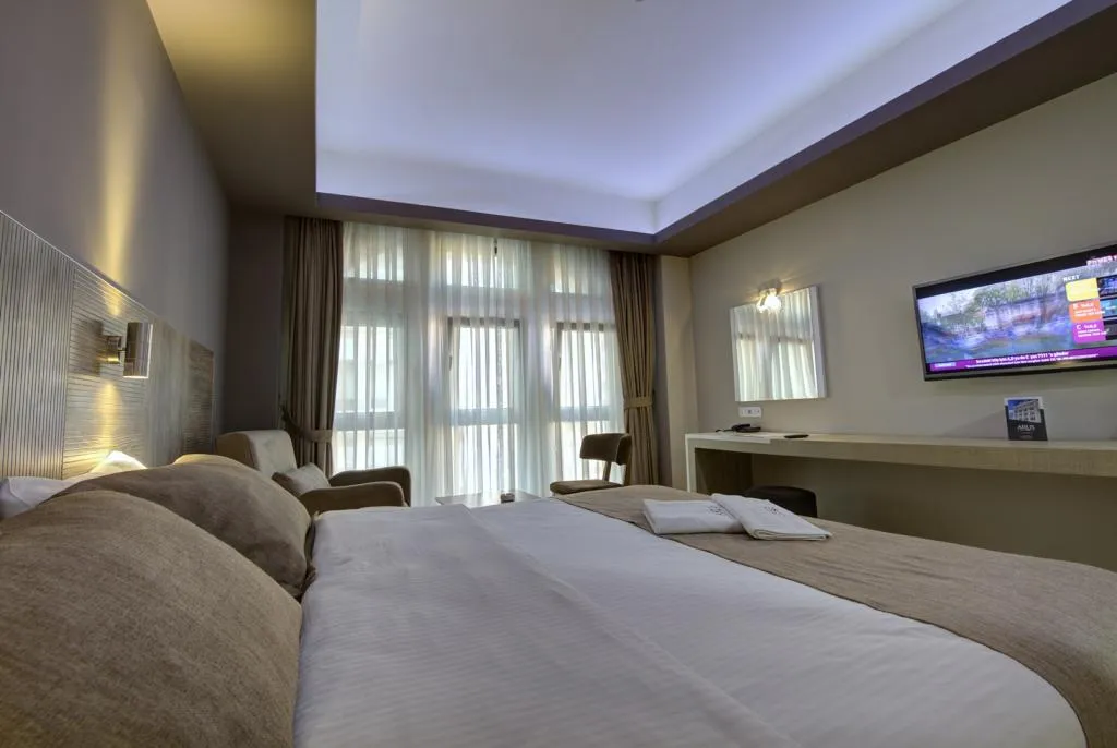 JUNIOR DELUXE ROOM