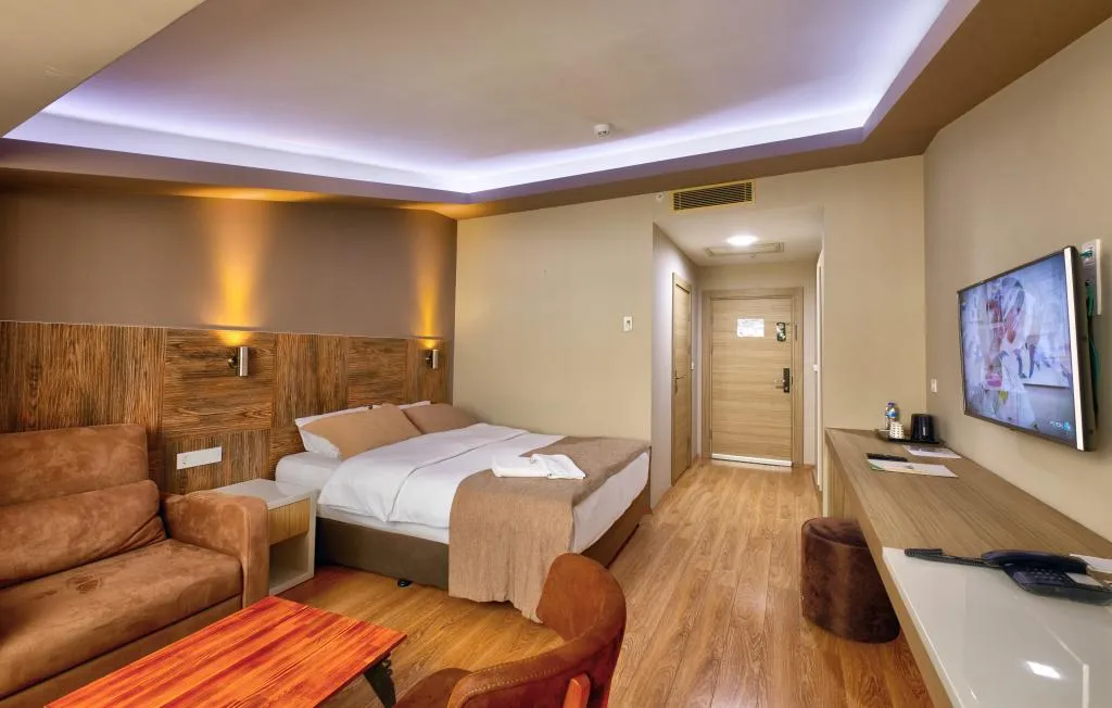 JUNIOR DELUXE ROOM