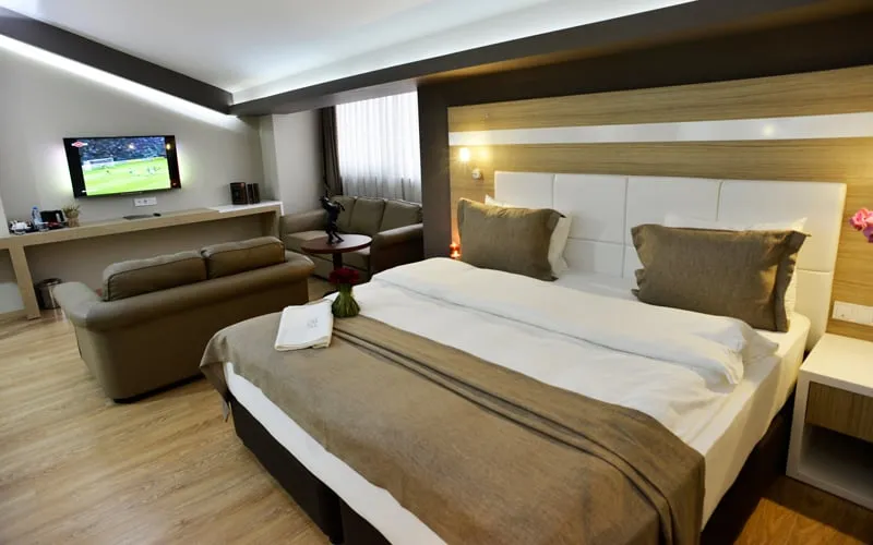 VIP SUIT ROOM