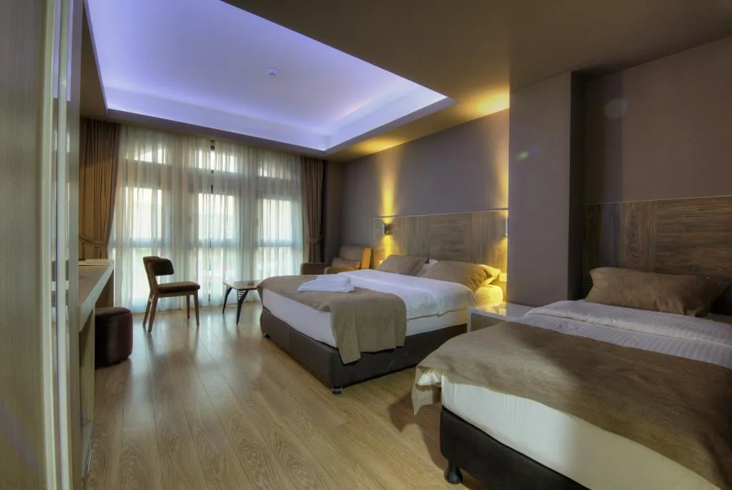 CORNER DELUXE ROOM