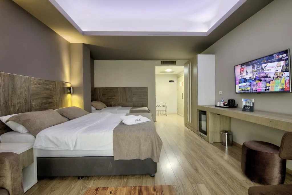 CORNER DELUXE ROOM