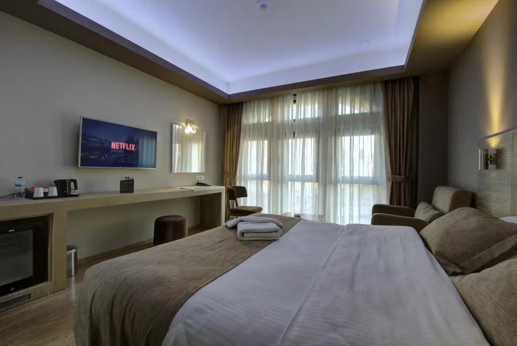 CORNER DELUXE ROOM