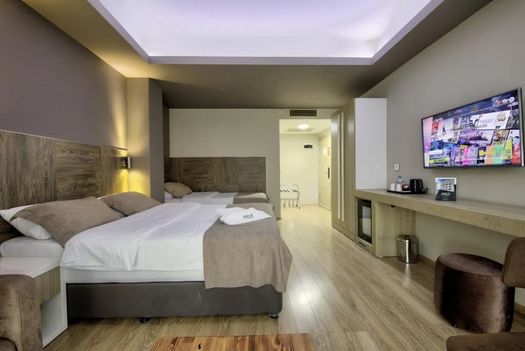 CORNER DELUXE ROOM