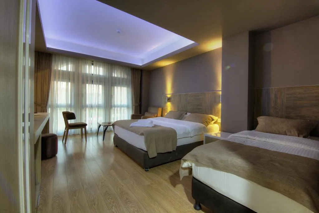CORNER DELUXE ROOM