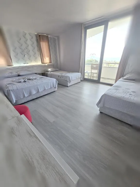 Geniş Aile Odası,Deniz veya Havuz Manzaralı,Balkonlu