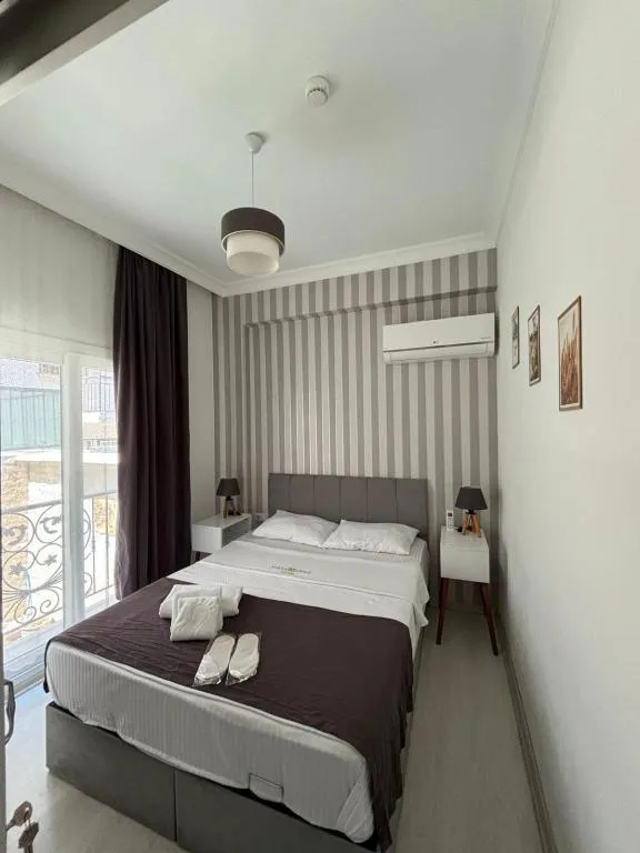 Senior Suit,Şehir Manzaralı,Fransız Balkonlu