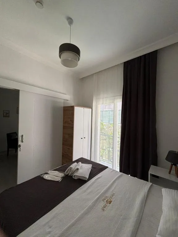 Senior Suit,Şehir Manzaralı,Fransız Balkonlu