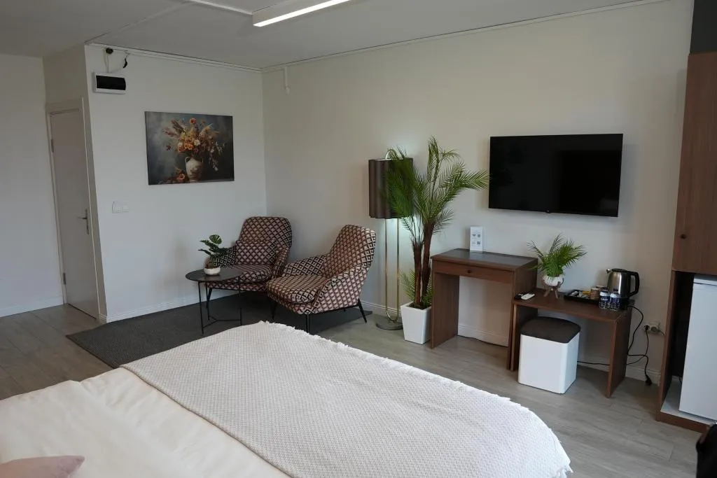 Suite,Bahçe veya Sokak Manzaralı,Fransız Balkonlu