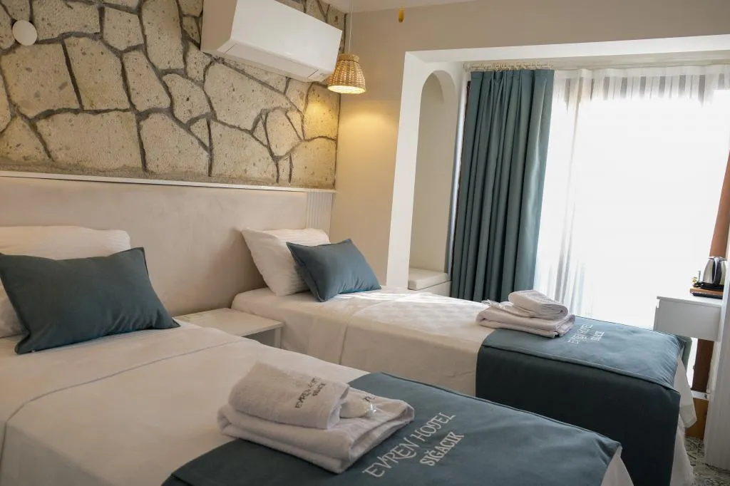 Standart Oda,Bahçe Manzaralı,Fransız Balkonlu