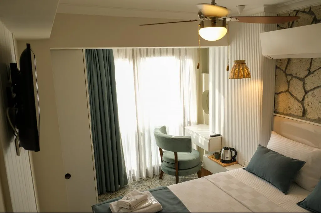 Standart Oda,Bahçe Manzaralı,Fransız Balkonlu