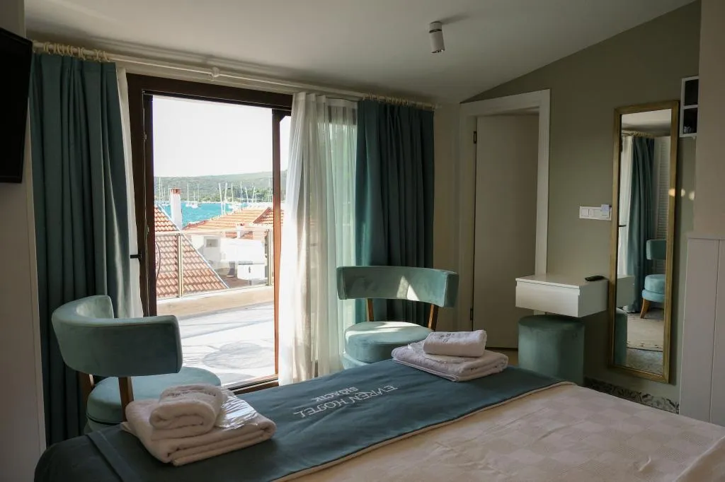 Standart Oda,Deniz Manzaralı,Jakuzili ve Teraslı