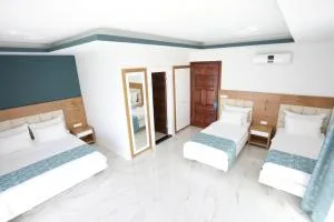 Blanca Beach Hotel (+12)