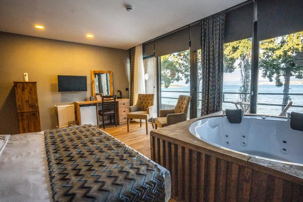 Deluxe Jakuzili Suite,Deniz Manzaralı,Jakuzili