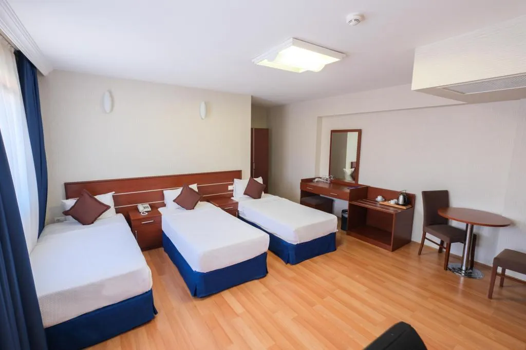 TRIPLE ROOM
