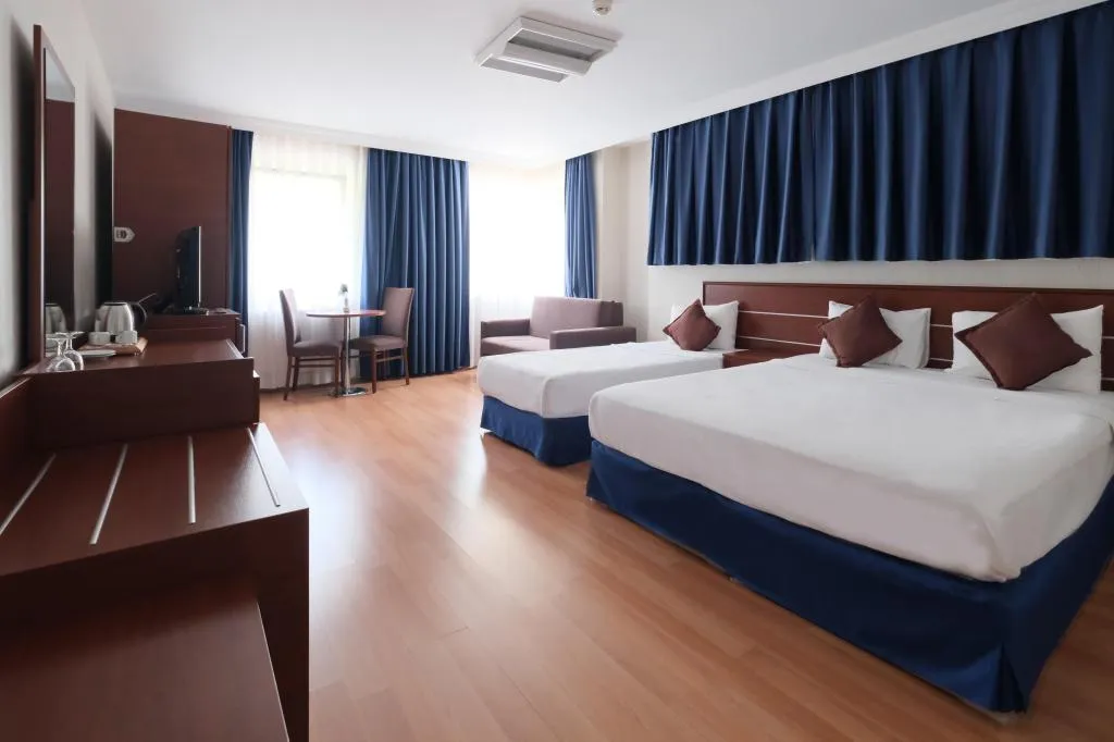 TRIPLE ROOM