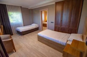Aks Green Palace Suite