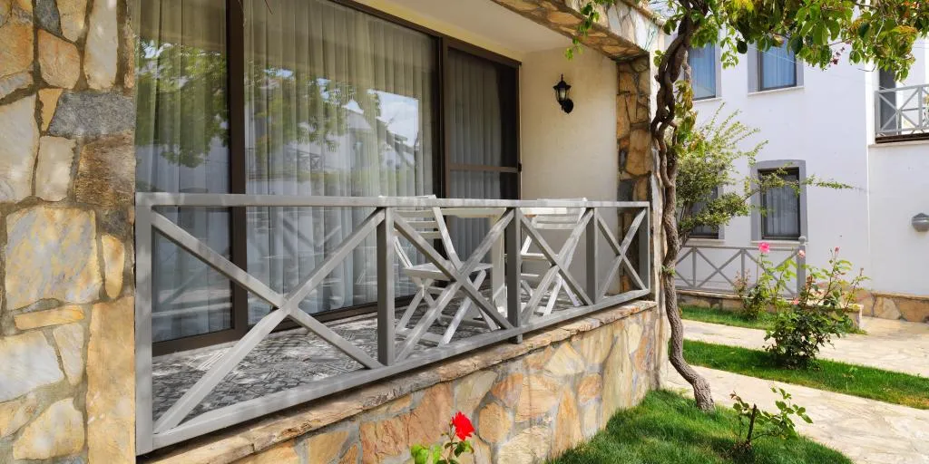Triple,Bahçe Manzaralı