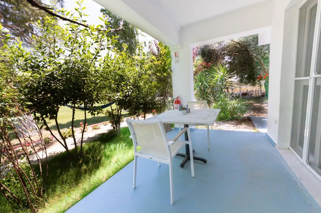 Bahçe Katı Standart Oda,Bahçe Manzaralı,Balkonlu