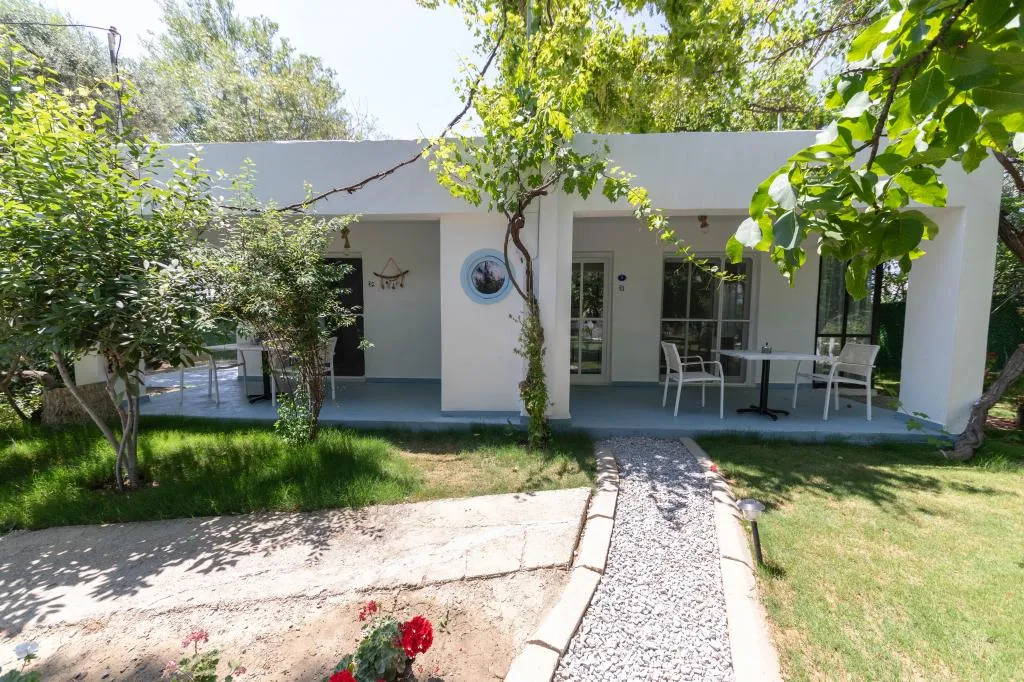 Bahçe Katı Standart Oda,Bahçe Manzaralı,Balkonlu