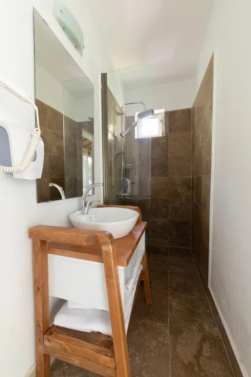 Bahçe Katı Standart Oda,Bahçe Manzaralı,Balkonlu