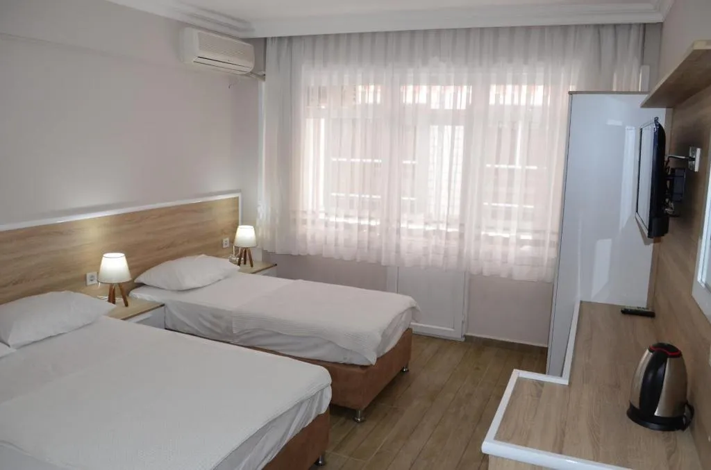 Junior Suite,Kara veya Kısmi Deniz Manzaralı,Balkonlu