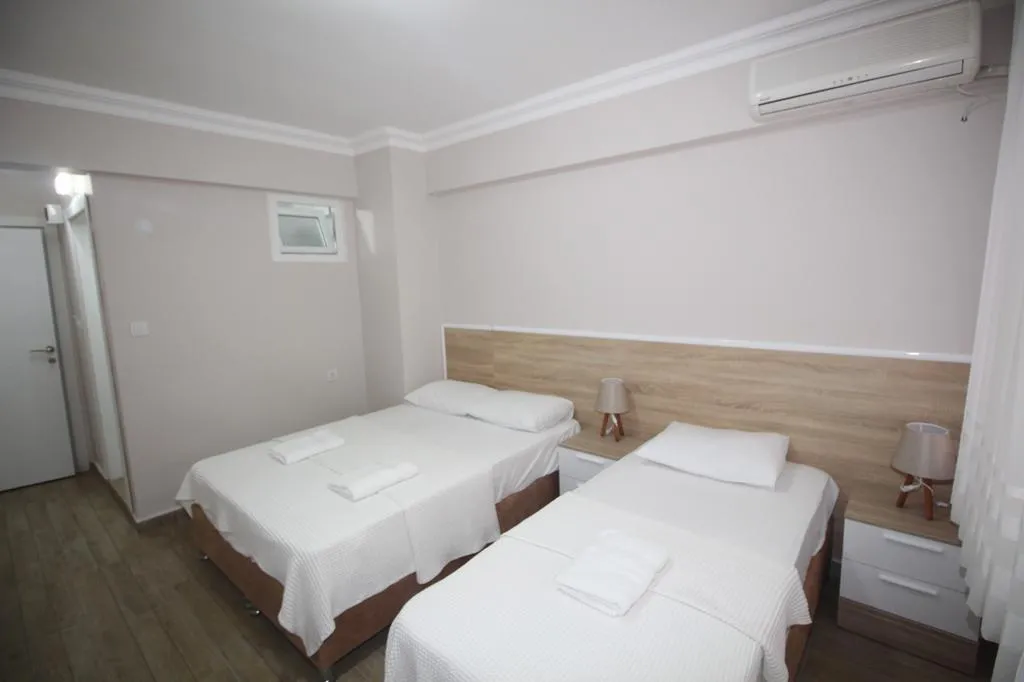 Junior Suite,Kara veya Kısmi Deniz Manzaralı,Balkonlu