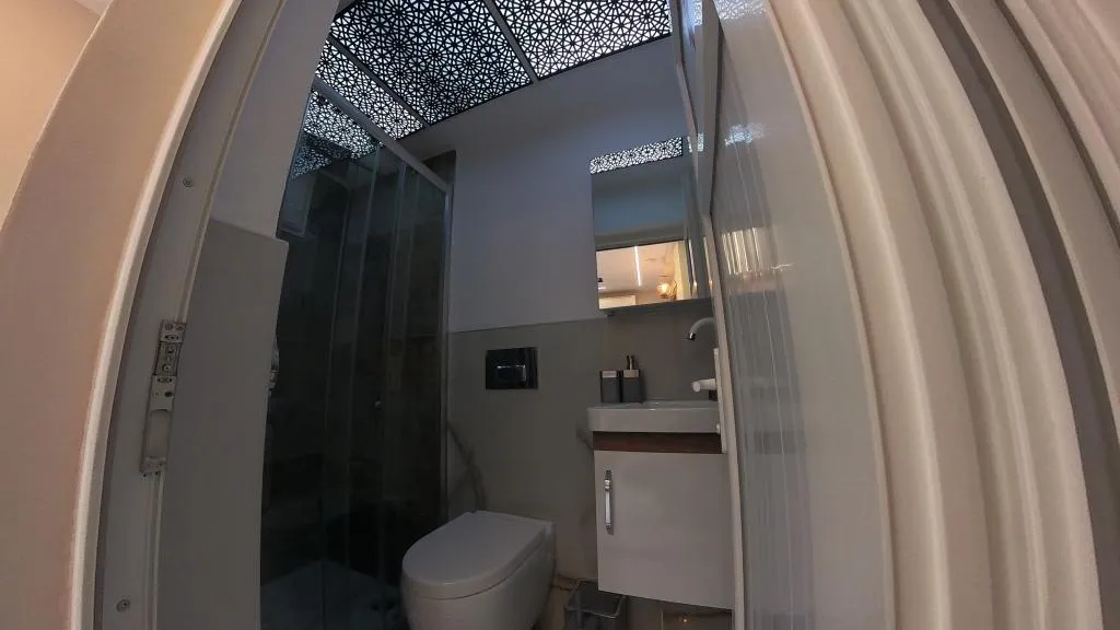 Standart Üç Kişilik Oda,Sokak Manzaralı,Klimalı