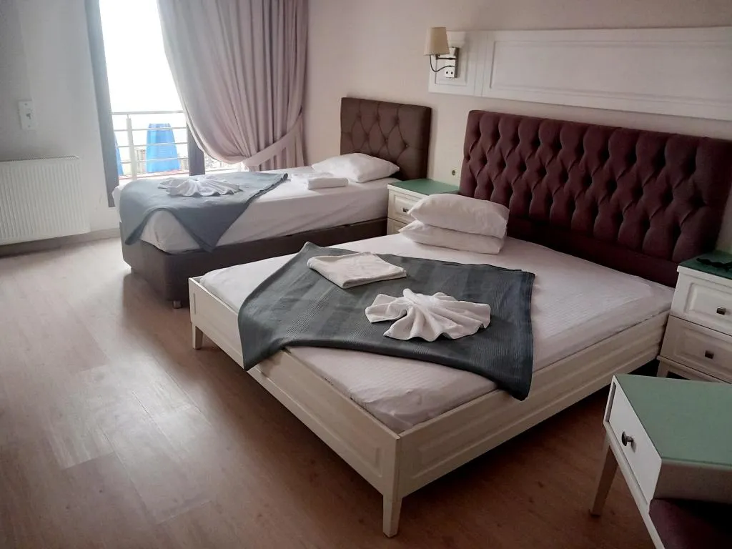 Deluxe Oda,Deniz ve Havuz Manzaralı,Balkonlu
