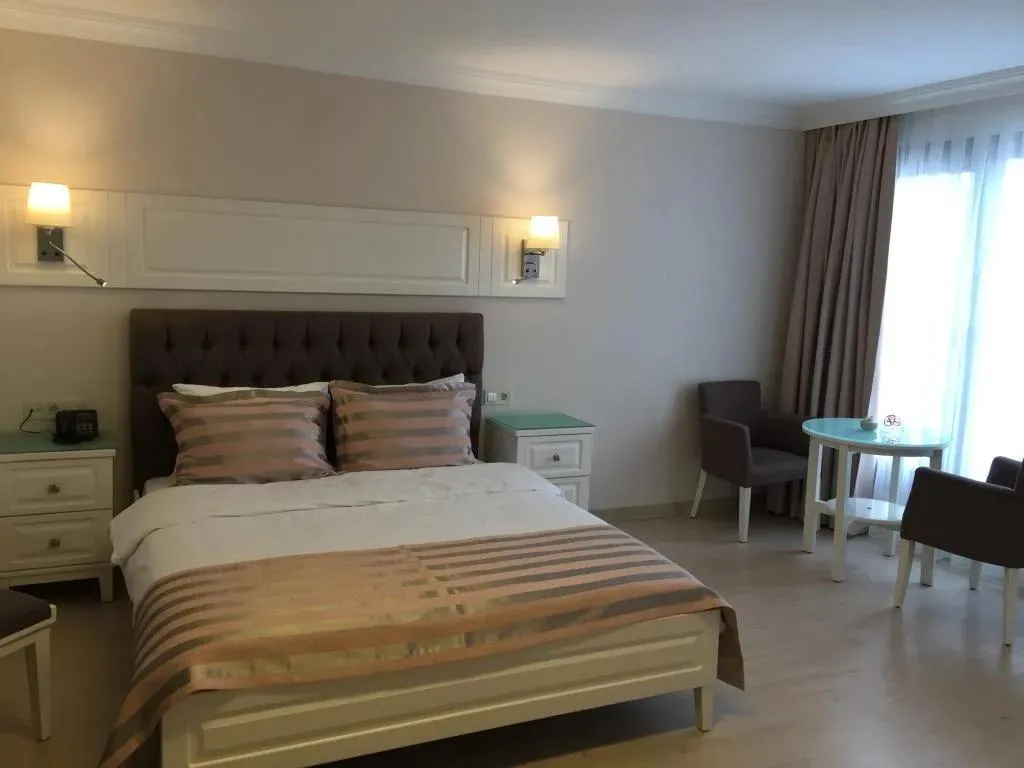 Deluxe Oda,Deniz ve Havuz Manzaralı,Balkonlu