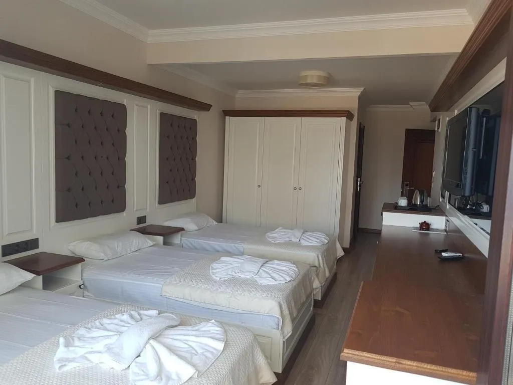 Triple,Havuz Manzaralı,Balkonlu