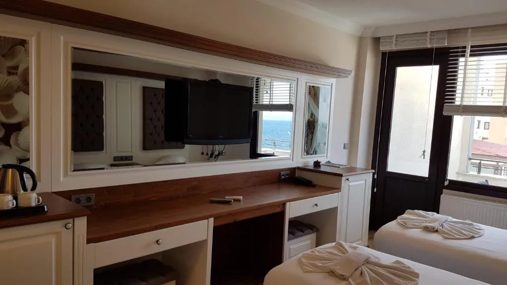 Triple,Havuz Manzaralı,Balkonlu