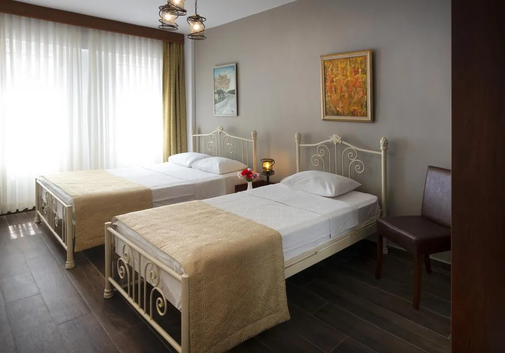 Triple,Şehir Manzaralı
