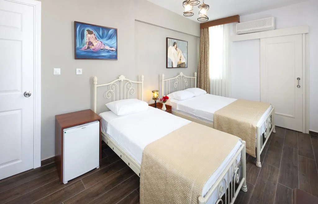 Triple,Şehir Manzaralı