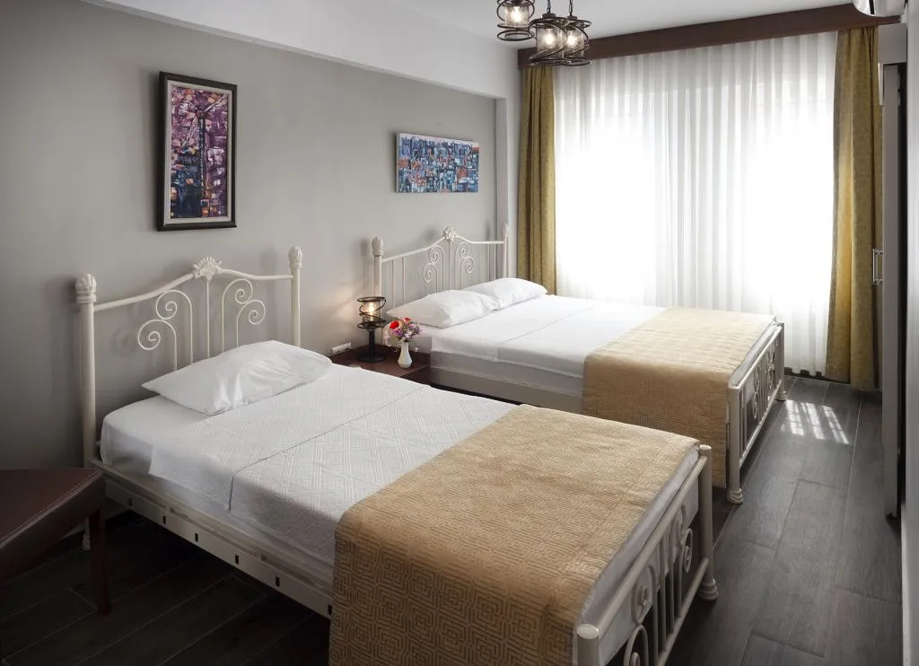 Triple,Şehir Manzaralı