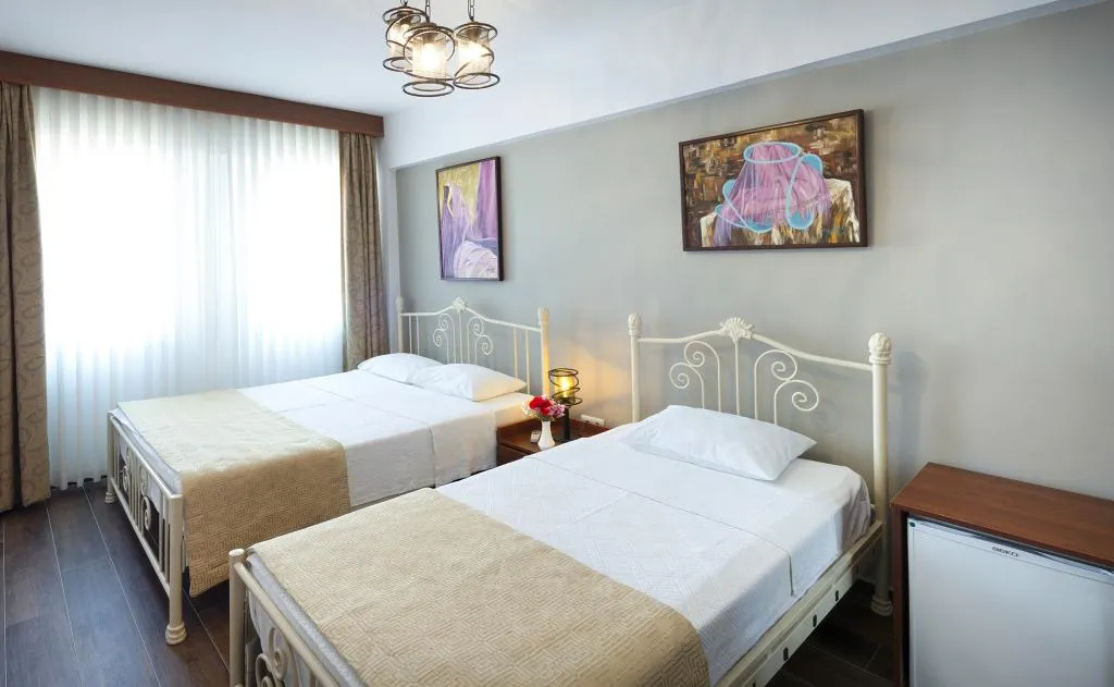 Triple,Şehir Manzaralı