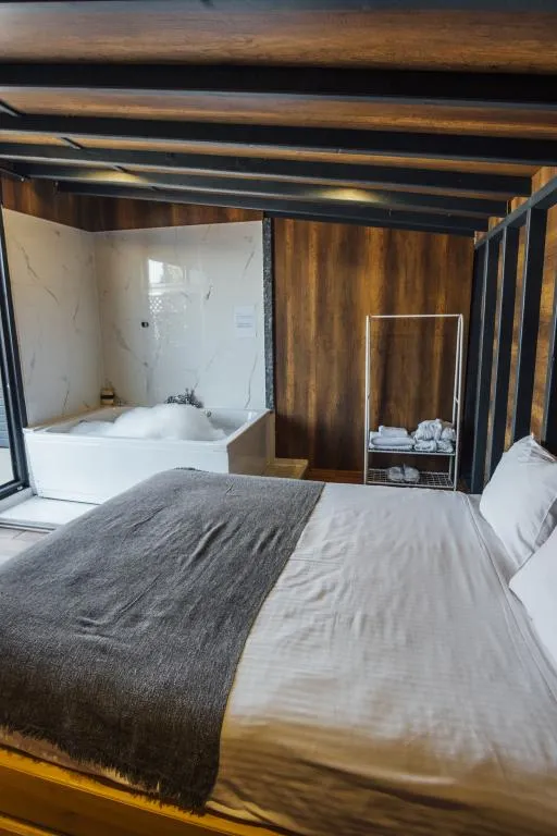 Göl Manzaralı Suit Bungalov
