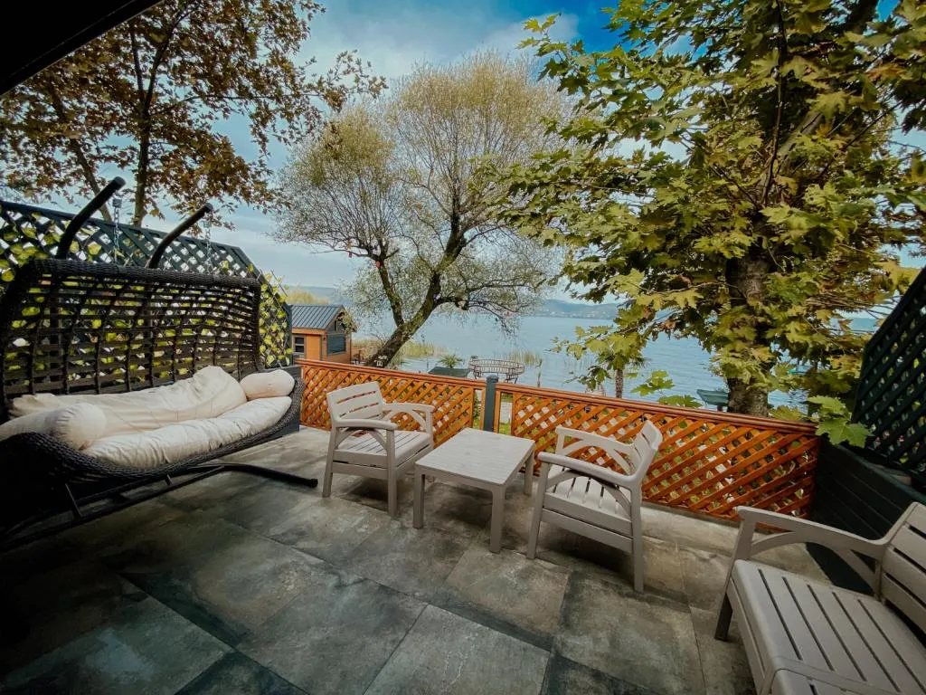 Göl Manzaralı Suit Bungalov