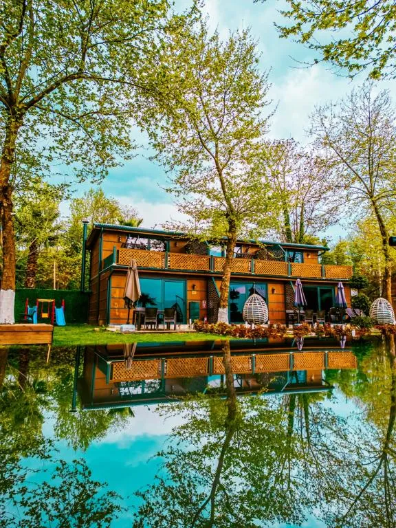 Göl Manzaralı Suit Bungalov