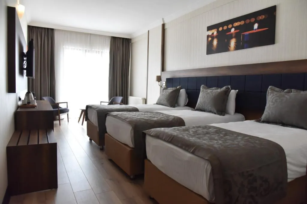 Triple,Şehir Manzaralı