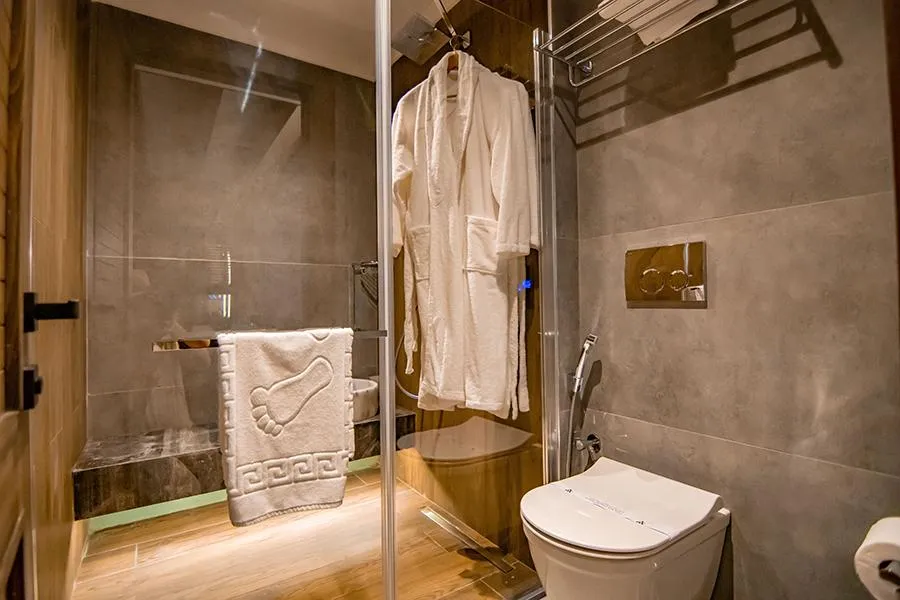 Deluxe Jakuzili Suite,Dere Manzaralı,Şömineli ve Jakuzili