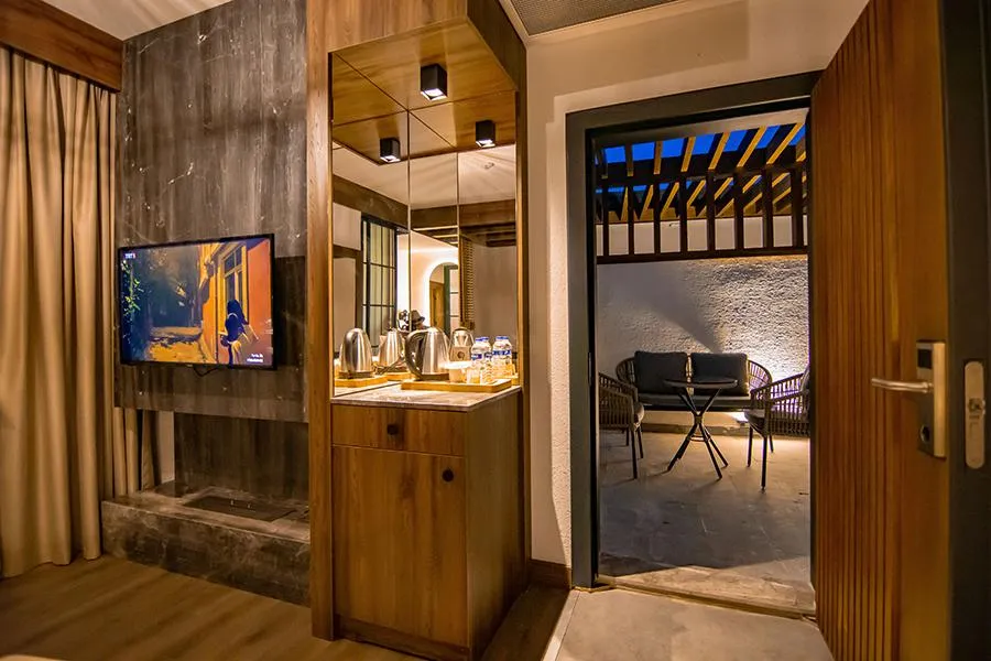 Deluxe Jakuzili Suite,Dere Manzaralı,Şömineli ve Jakuzili