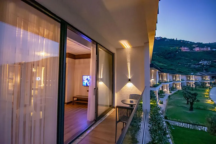 Deluxe Jakuzili Suite,Dere Manzaralı,Şömineli ve Jakuzili