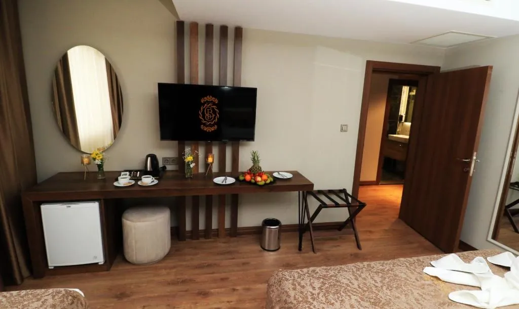 Triple,Dağ Manzaralı