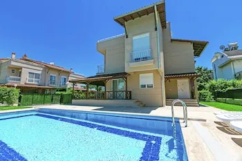 Paradise Town Villa Legend