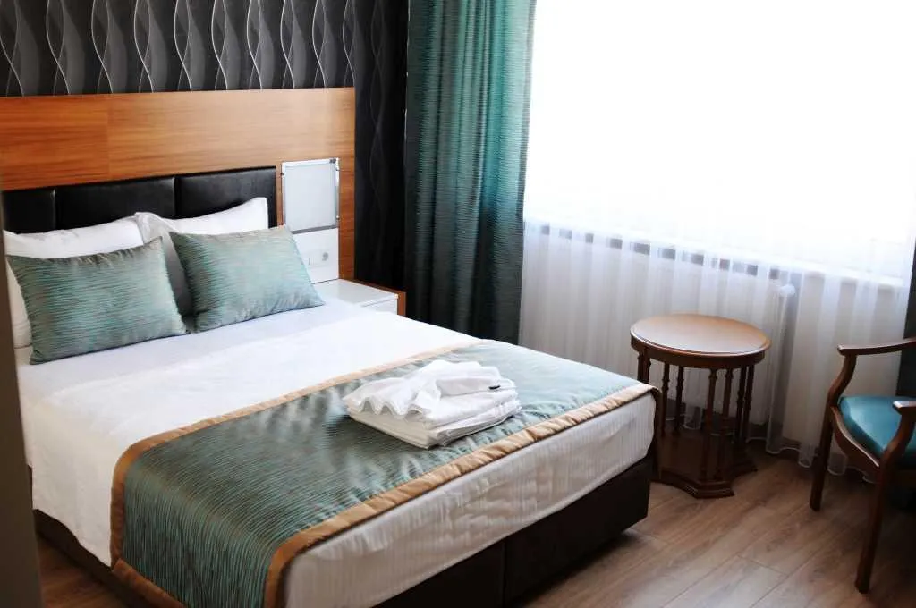 Çift Kişilik,Şehir Manzaralı