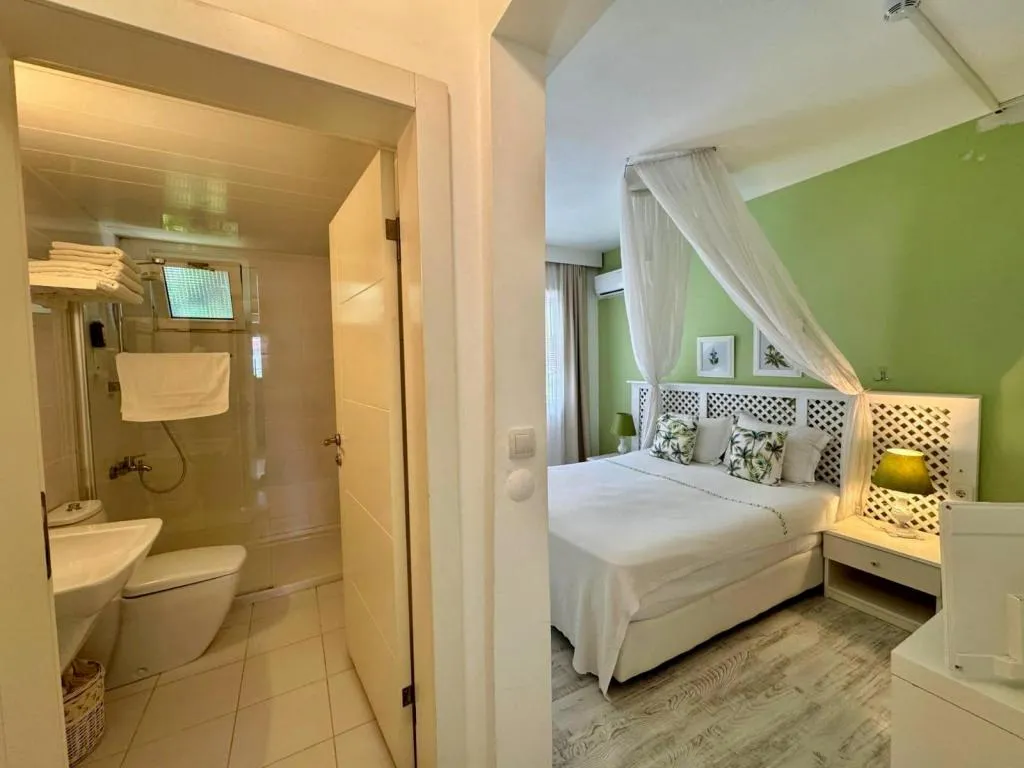 Deluxe Oda-Balkonlu,Bahçe Manzaralı,Balkonlu
