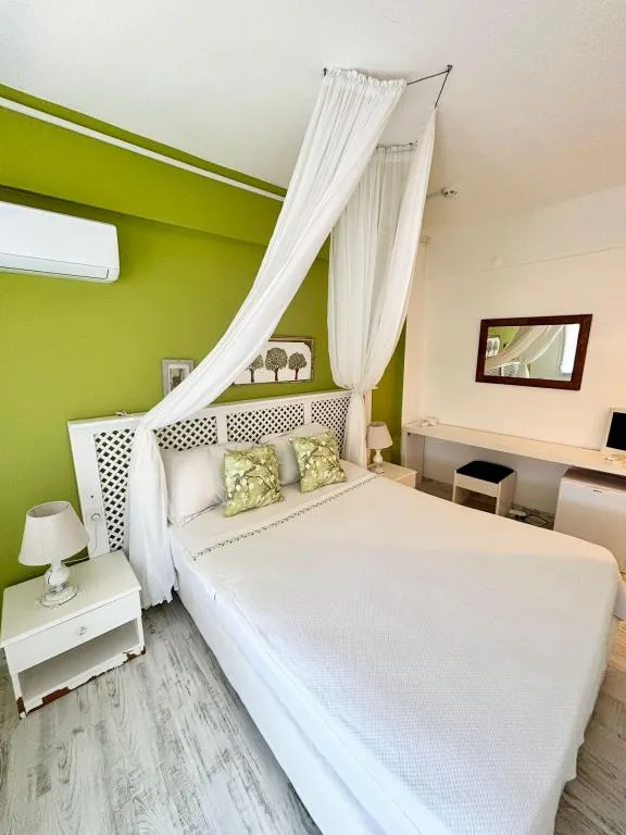 Deluxe Oda-Balkonlu,Bahçe Manzaralı,Balkonlu