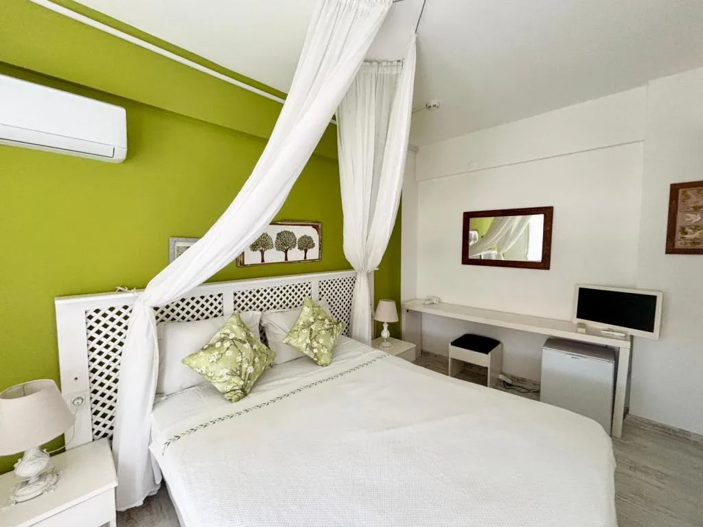 Deluxe Oda-Balkonlu,Bahçe Manzaralı,Balkonlu
